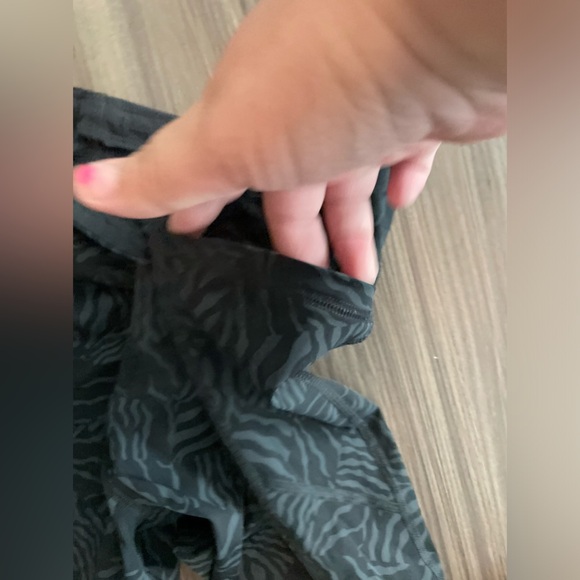 Sweaty Betty Zero Gravity Running Tight grey zebra check print 7/8 length- 4-6 - Picture 6 of 10